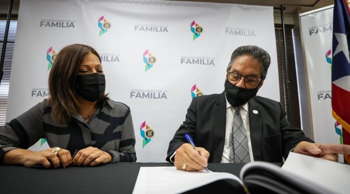 Departamento de la Familia firma acuerdo con Universidad Albizu